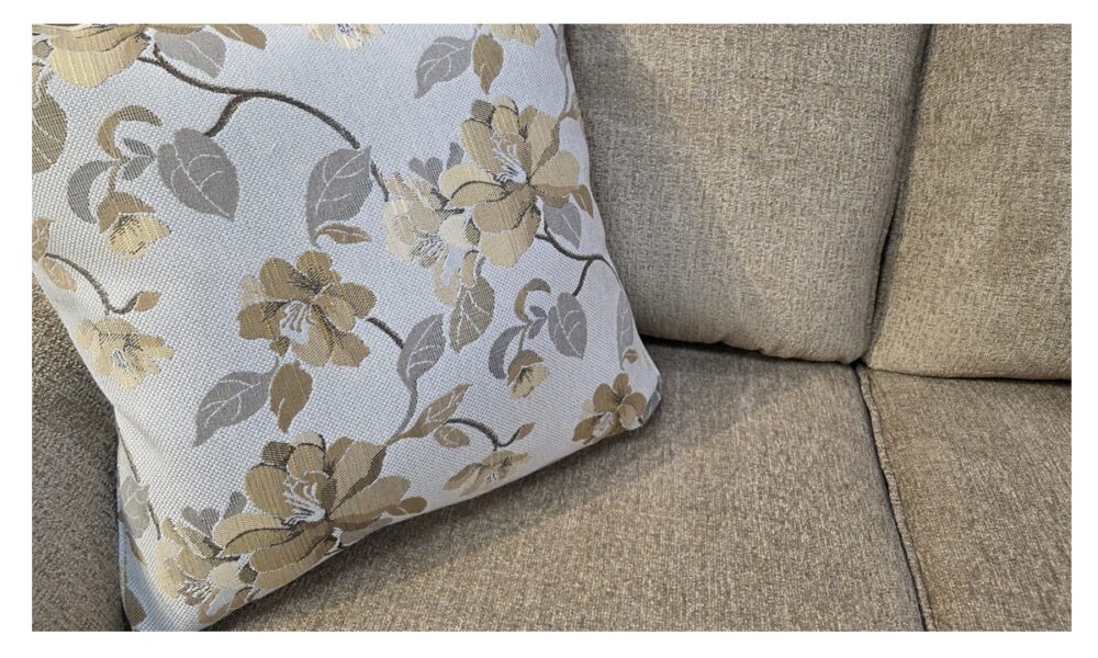 **Superstyle 9613 Loveseat - Butternut Wood - Image 2