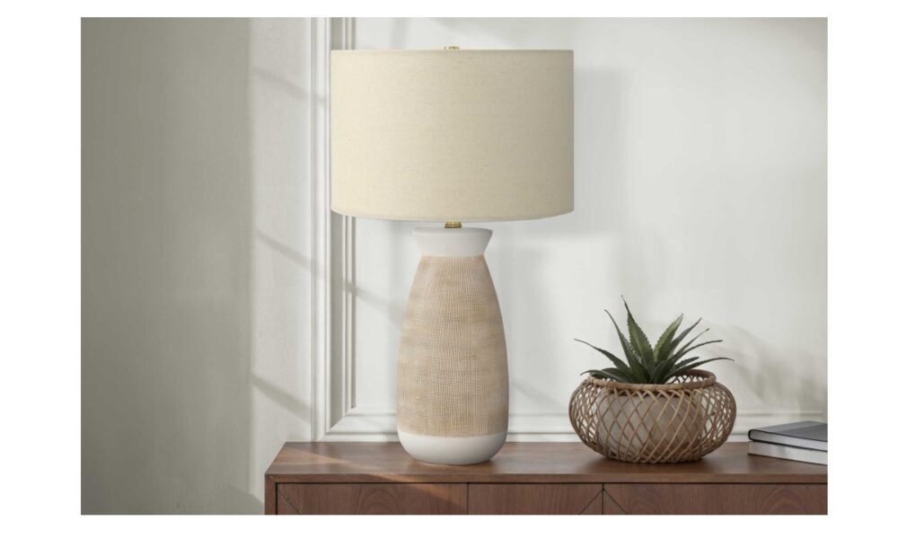 27" Cream Ceramic Table Lamp (I 9724)