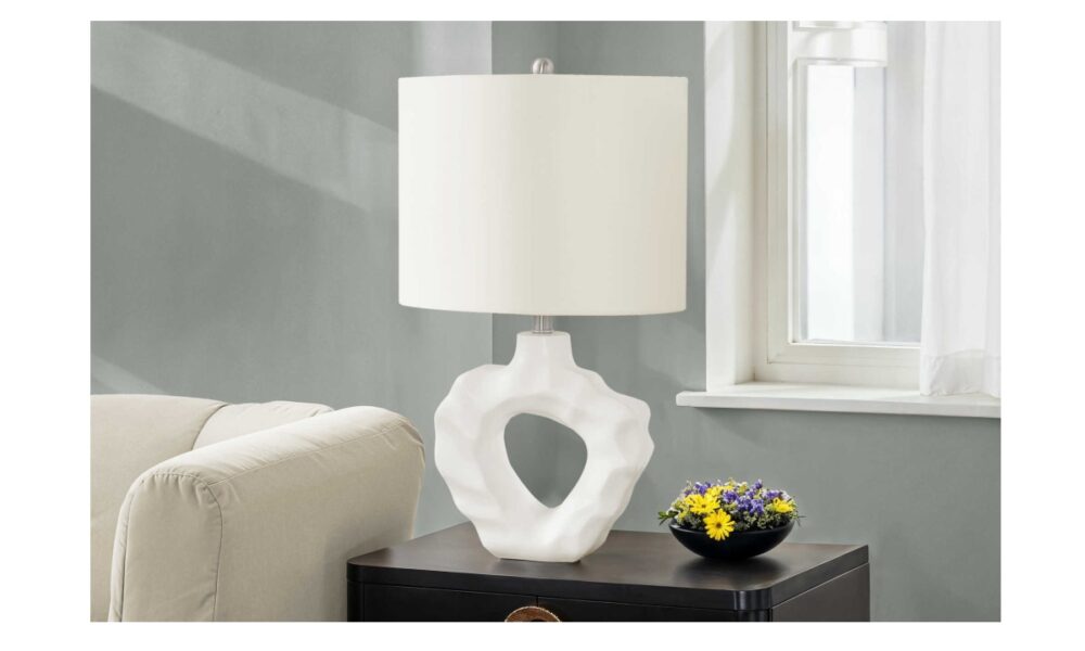 25" Cream Resin Table Lamp (I 9727)
