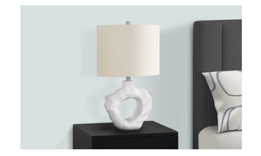 25" Cream Resin Table Lamp (I 9727) - Image 2