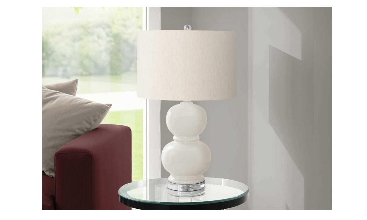 25" Cream Ceramic Table Lamp (I 9744)